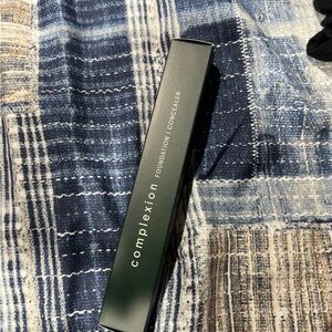 Complexion Foundation Concealer - Black